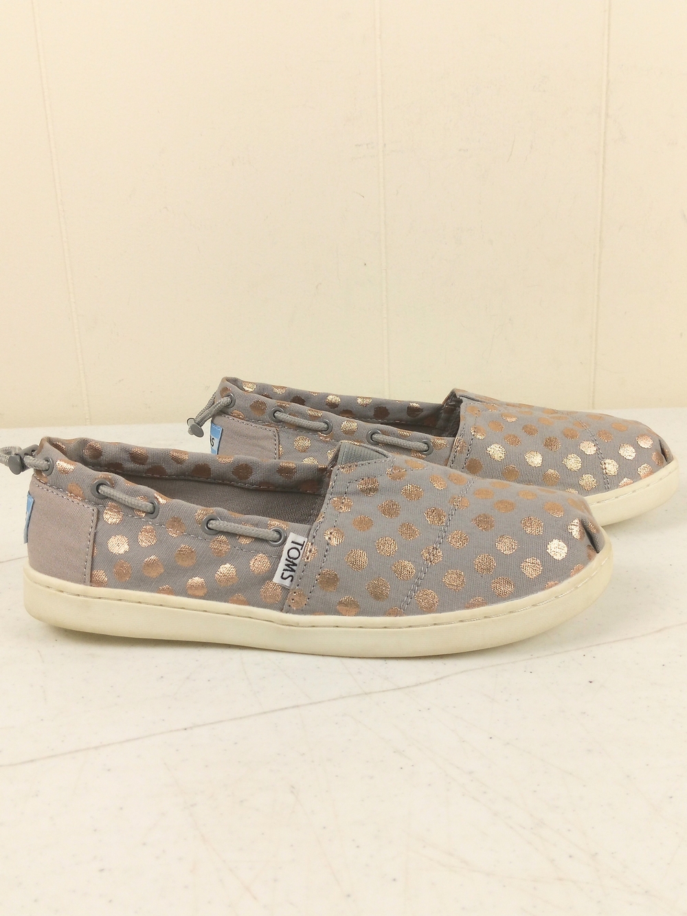 TOMS Gray Slip-On Flats with Rose Gold Polka Dots Girls Youth Size 4 Shoes